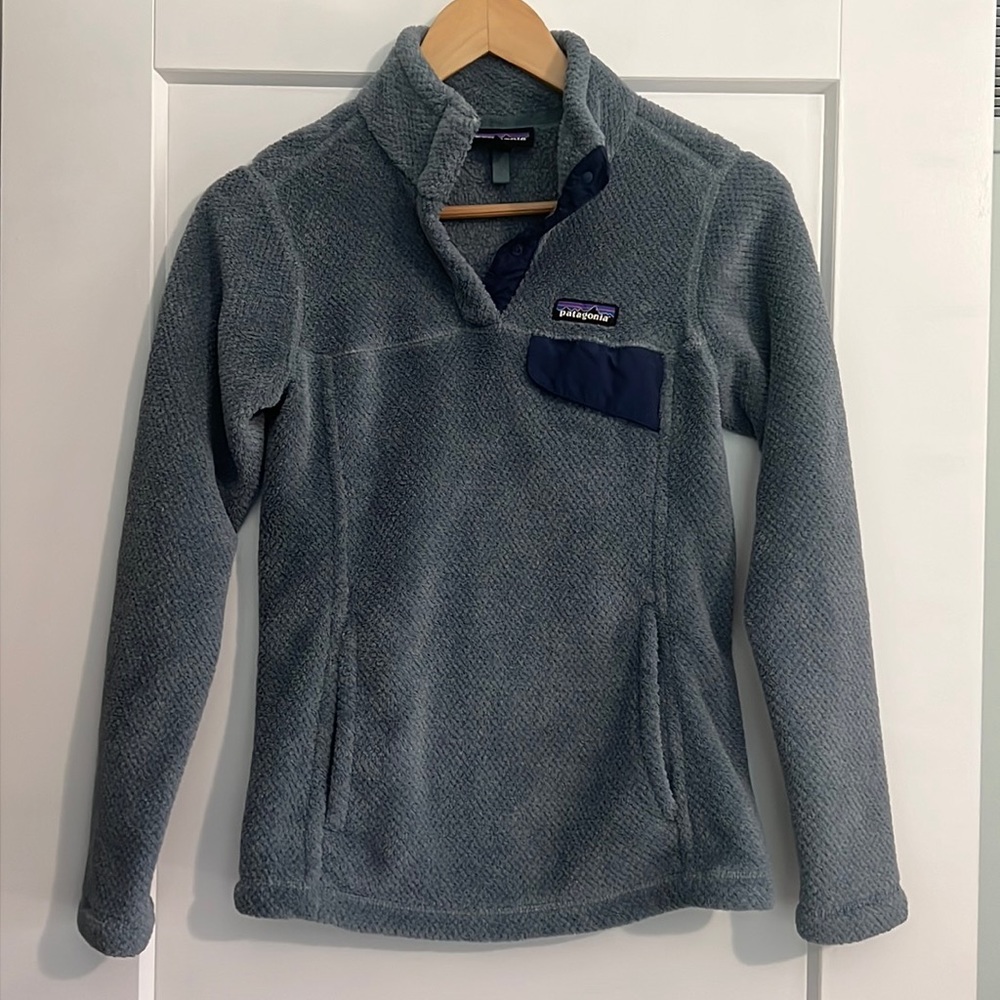Patagonia Women's Gray Fleece Pullover with Navy Pocket